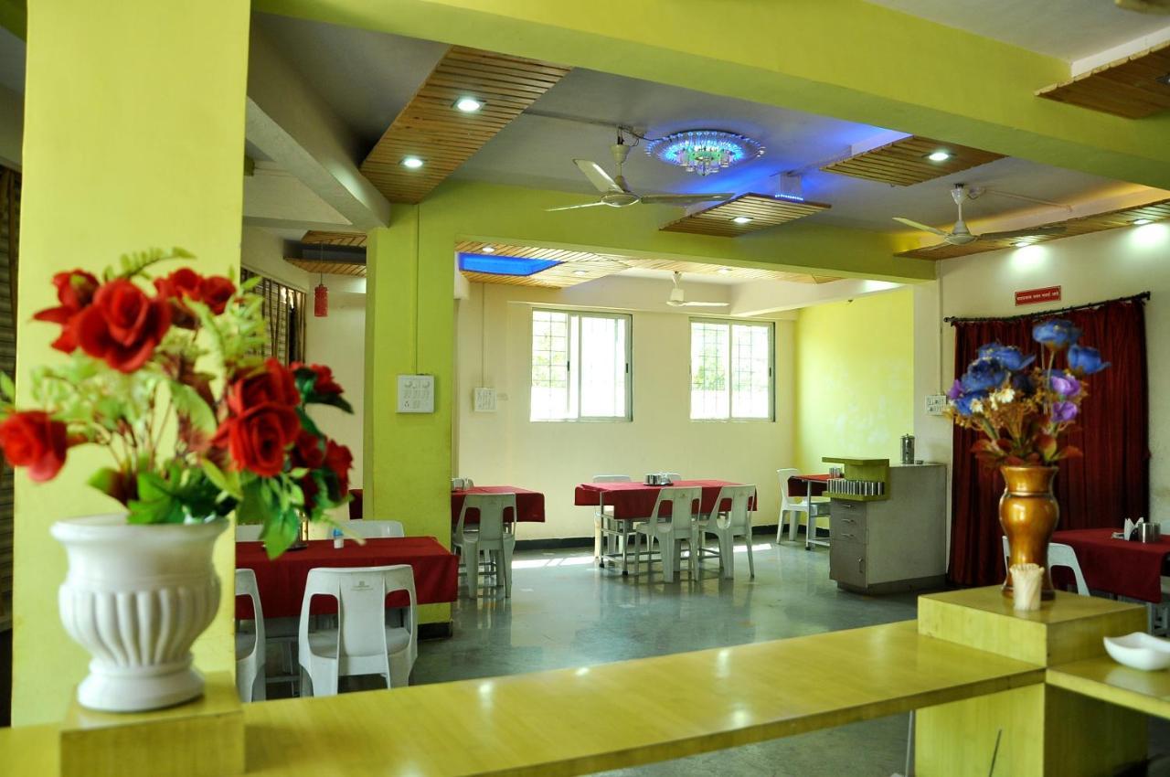 Sandesh Resort Wai Exterior foto
